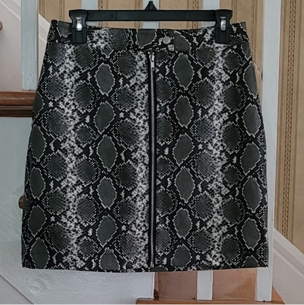 THREAD & SUPPLY Snake Skin Skirt Size Medium - Picture 4 of 9